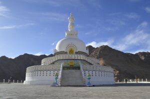 shanti-stupa-756426_1920